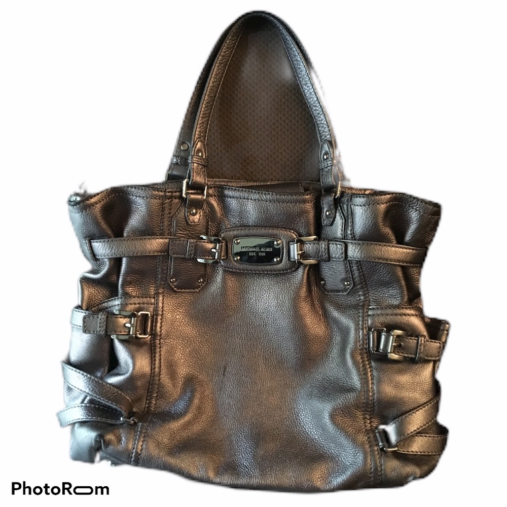 ⏰FINAL SALE!⏰Michael Kors Silver Gansavoort Bag